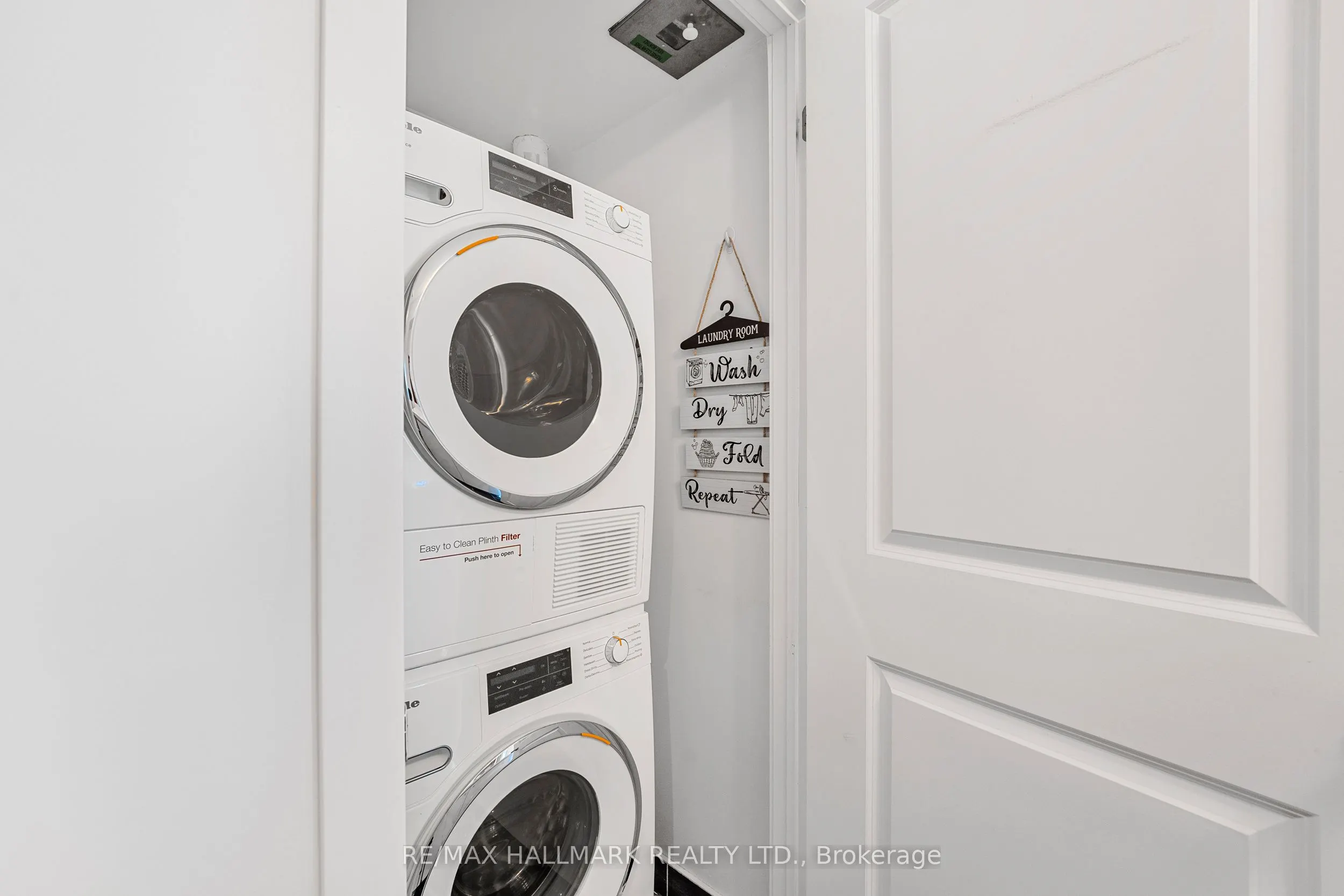 105 George Street, #1704