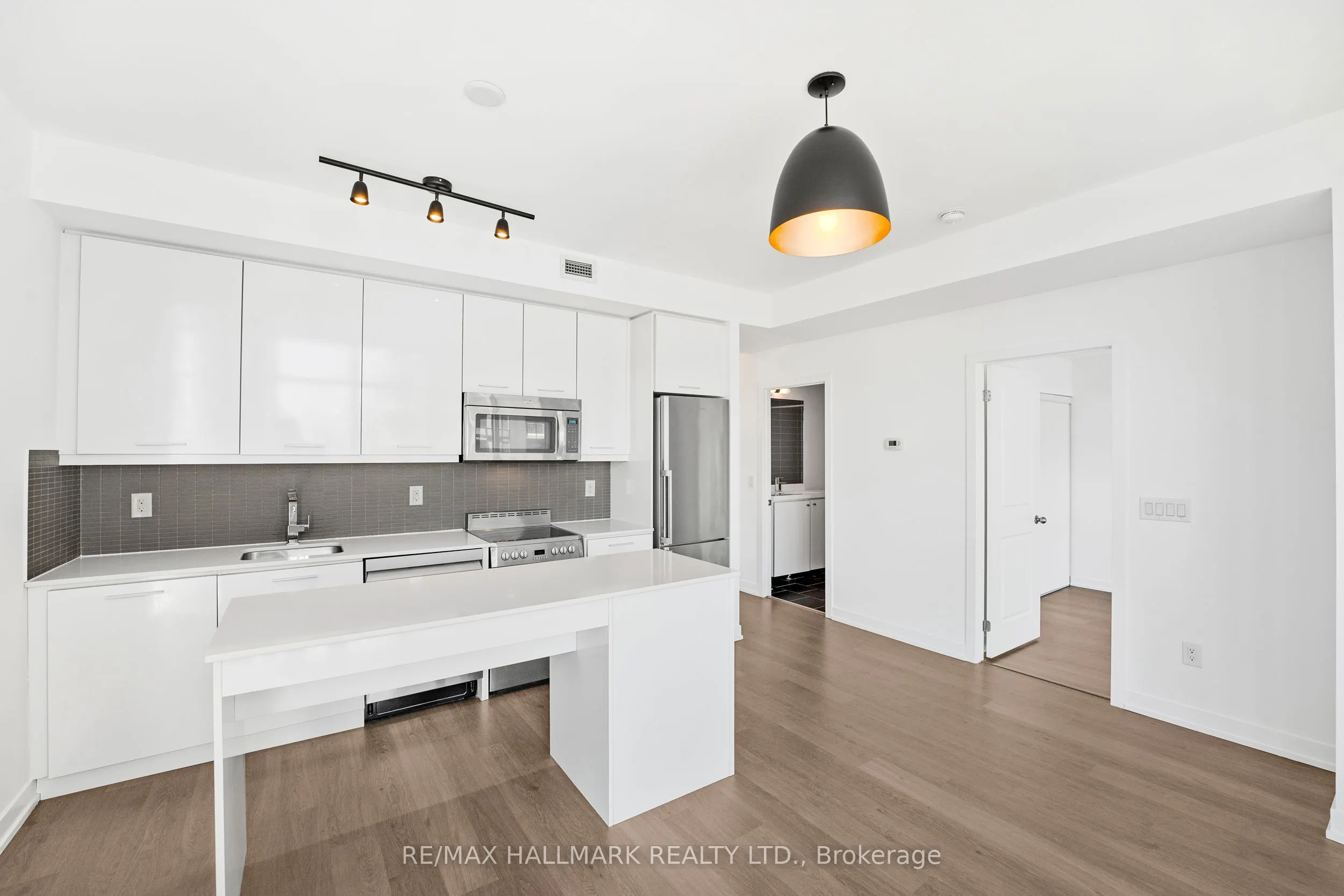 105 George Street, #1704