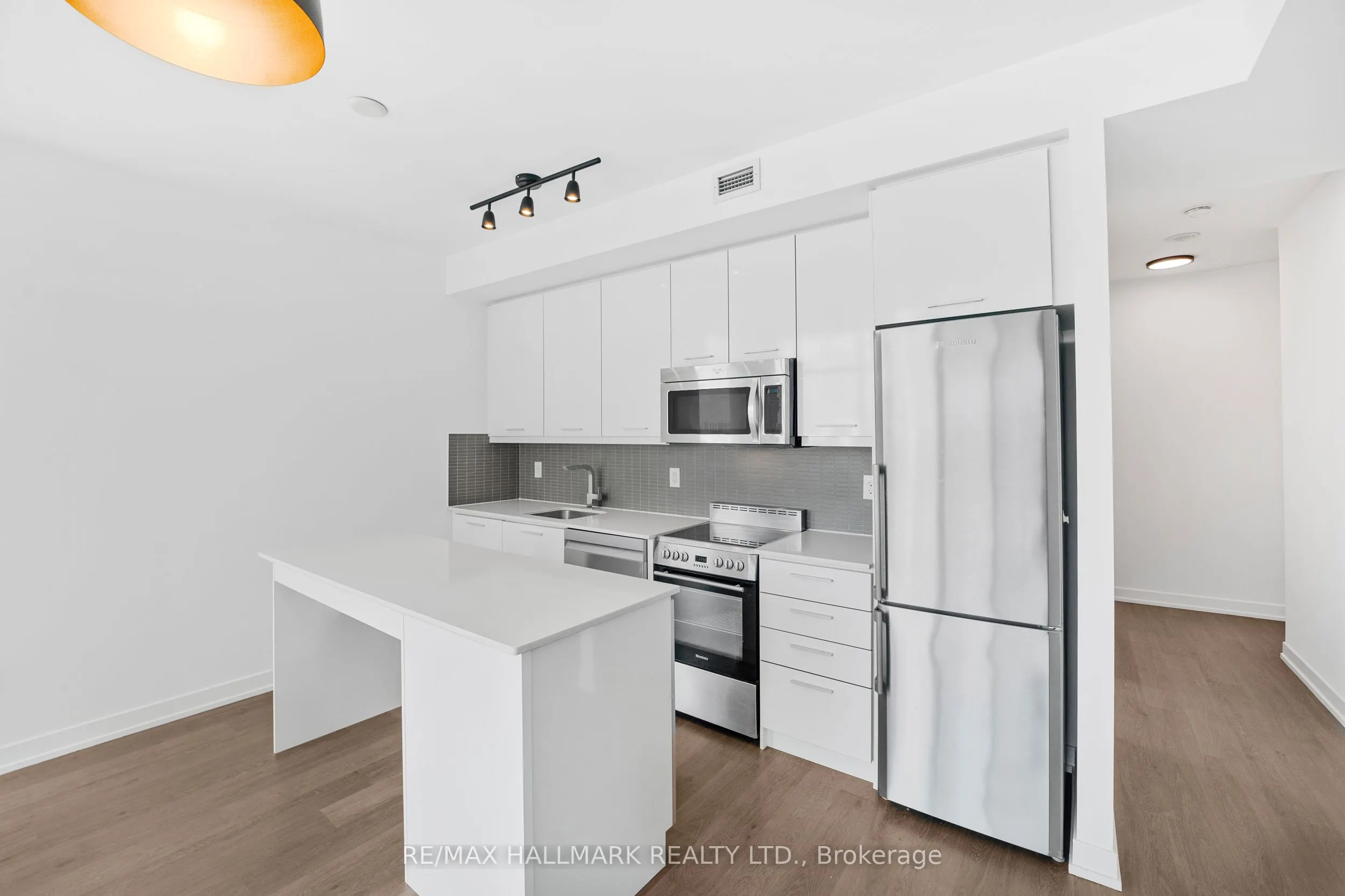 105 George Street, #1704