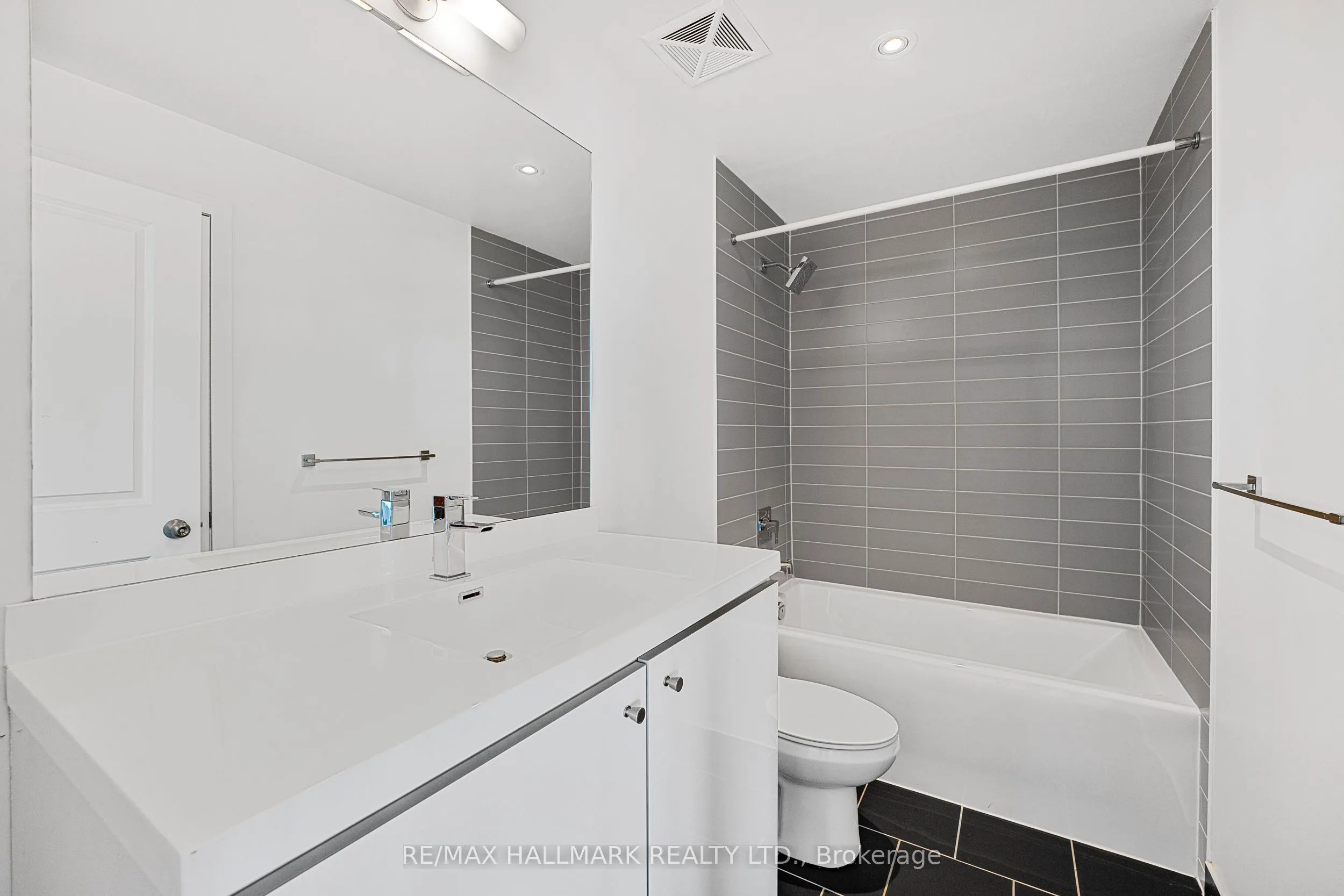 105 George Street, #1704