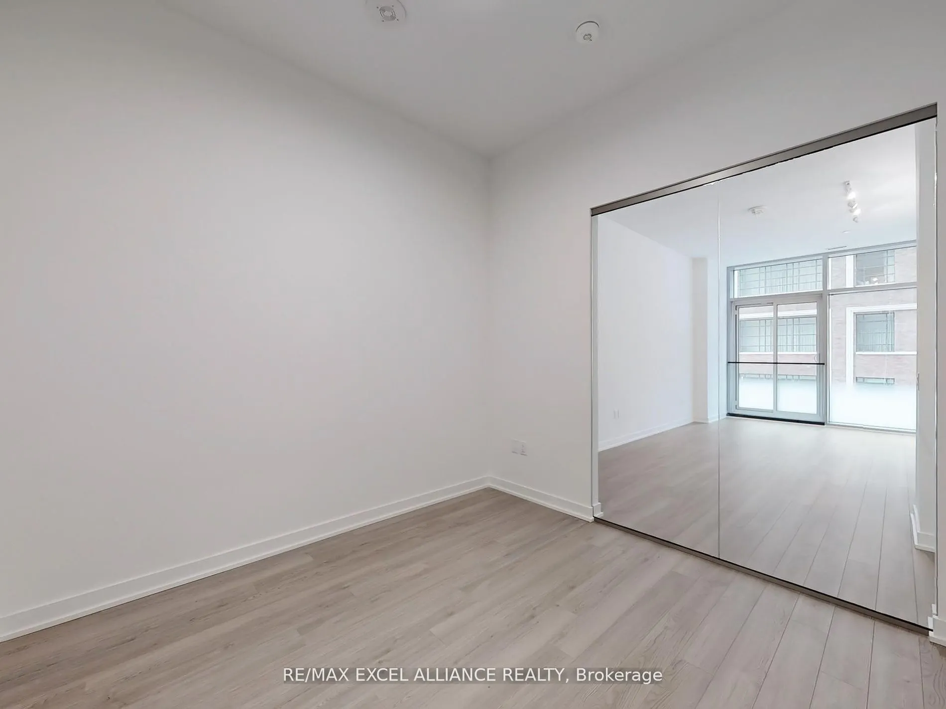 357 King Street W, #204