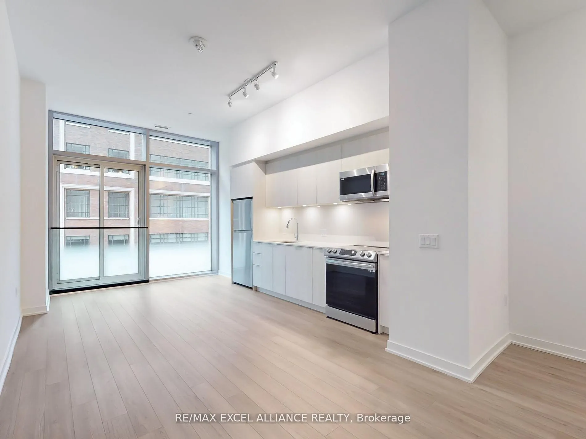 357 King Street W, #204