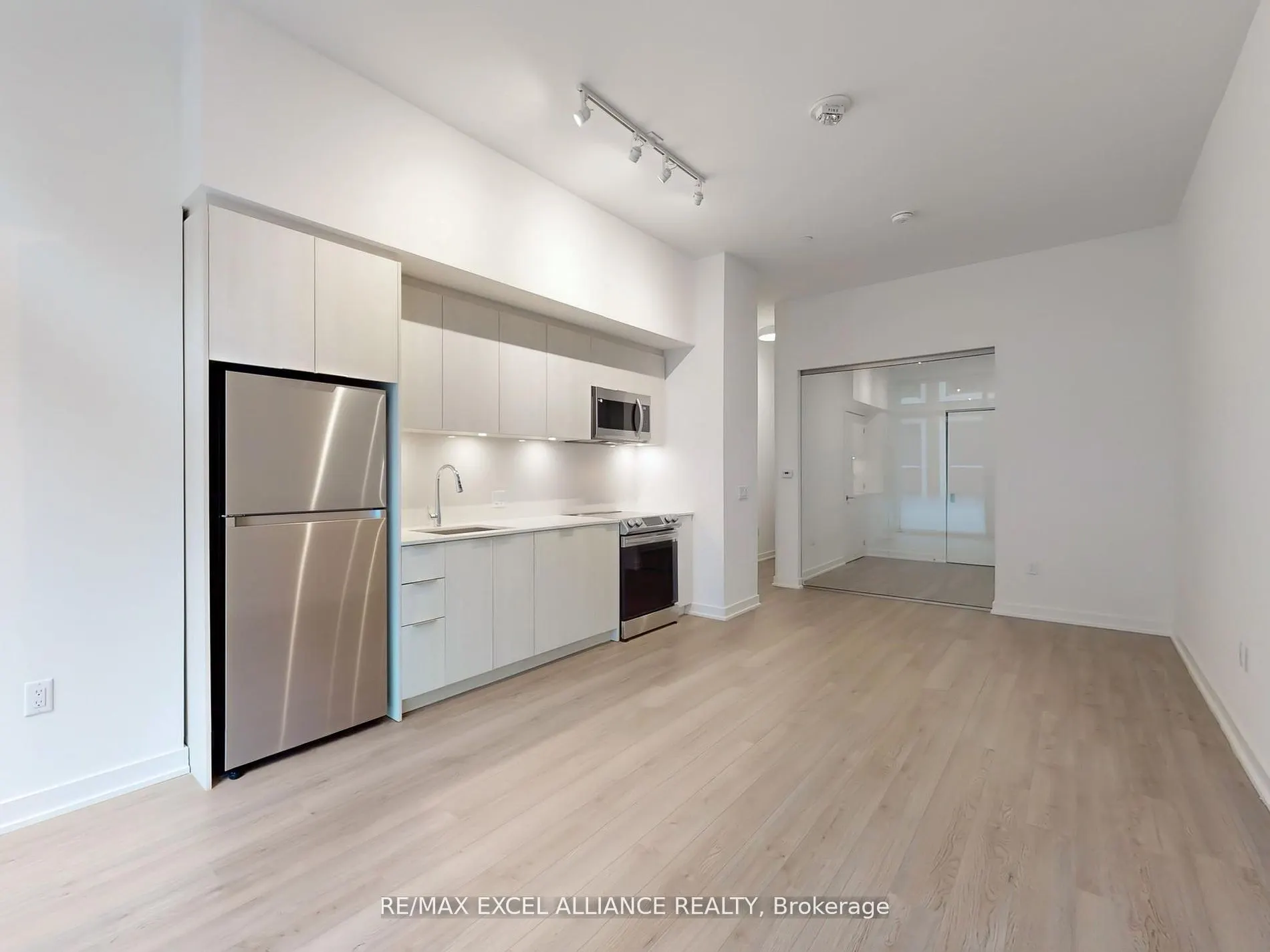 357 King Street W, #204