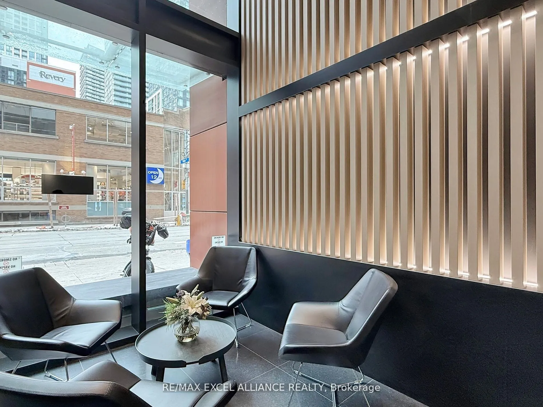 357 King Street W, #204