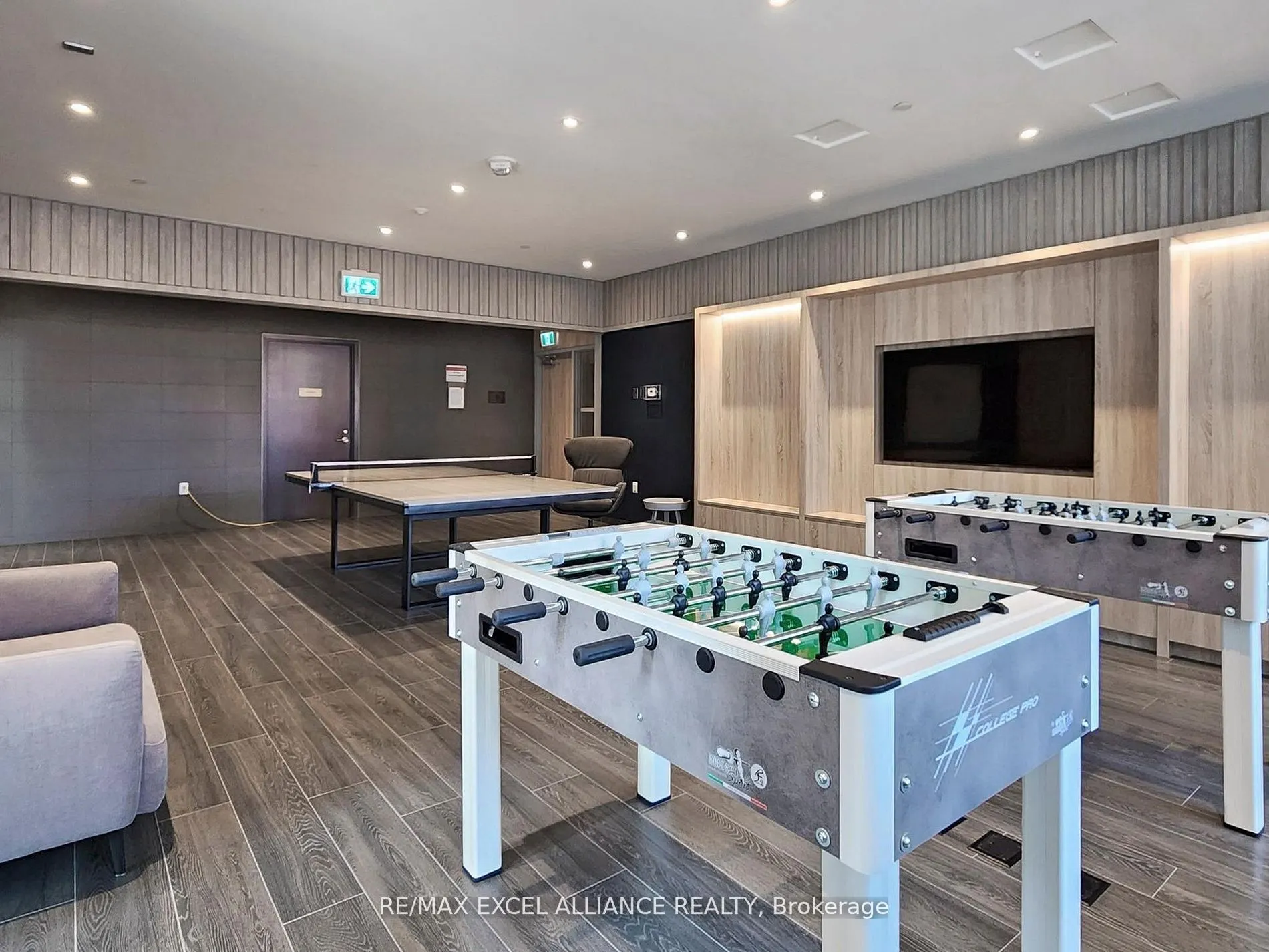 357 King Street W, #204