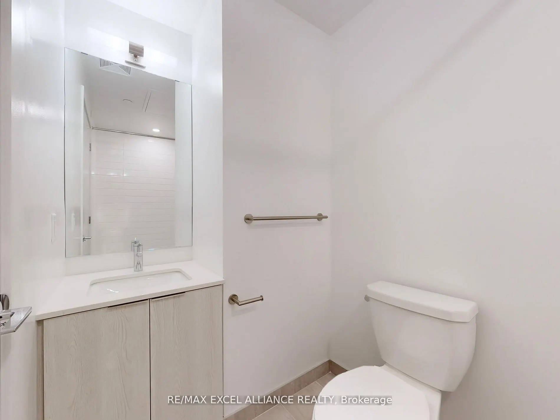 357 King Street W, #204