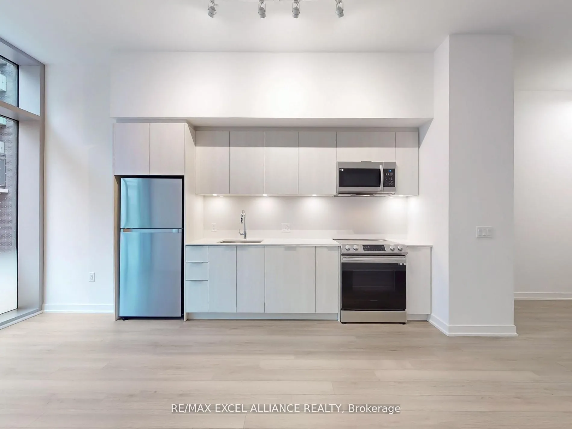 357 King Street W, #204