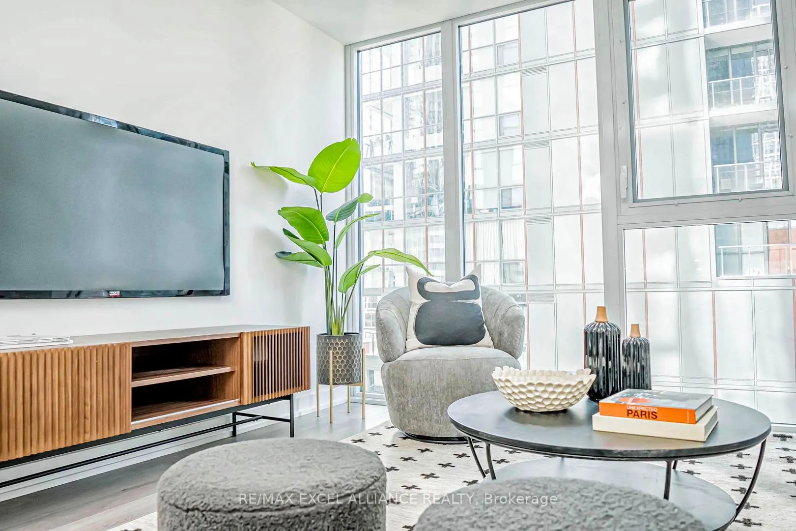 357 King Street W, #809