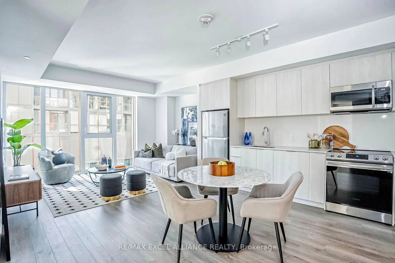 357 King Street W, #809