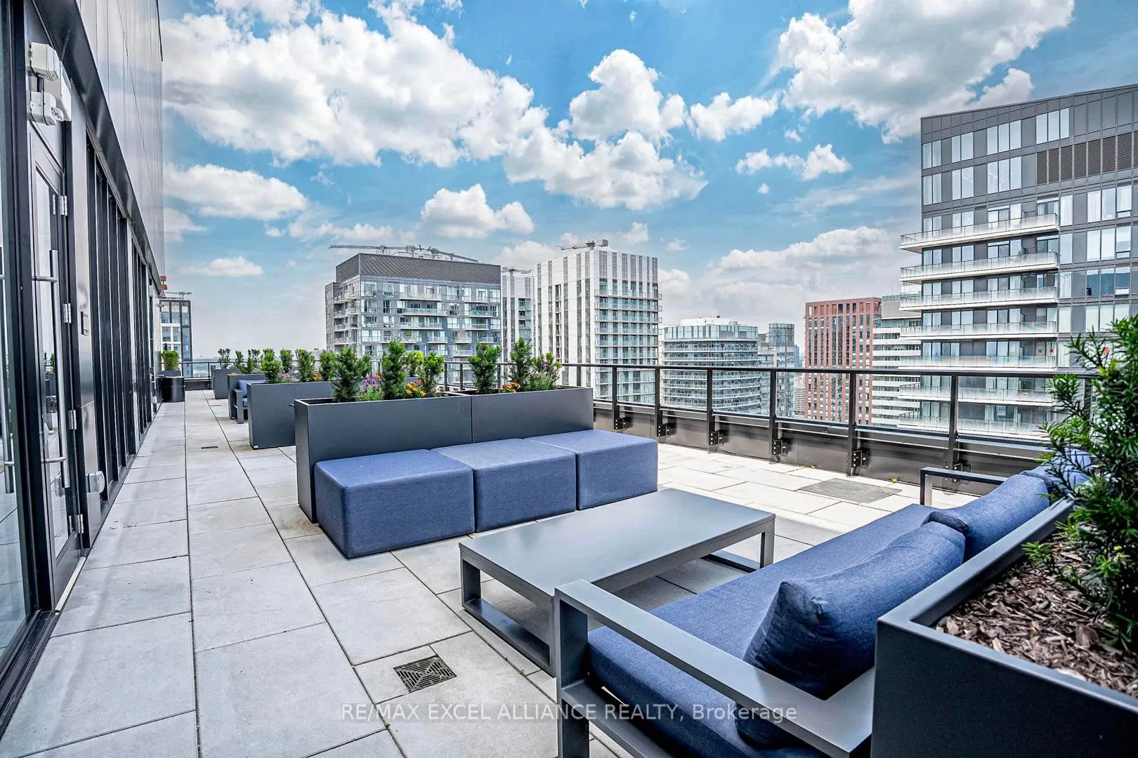 357 King Street W, #809