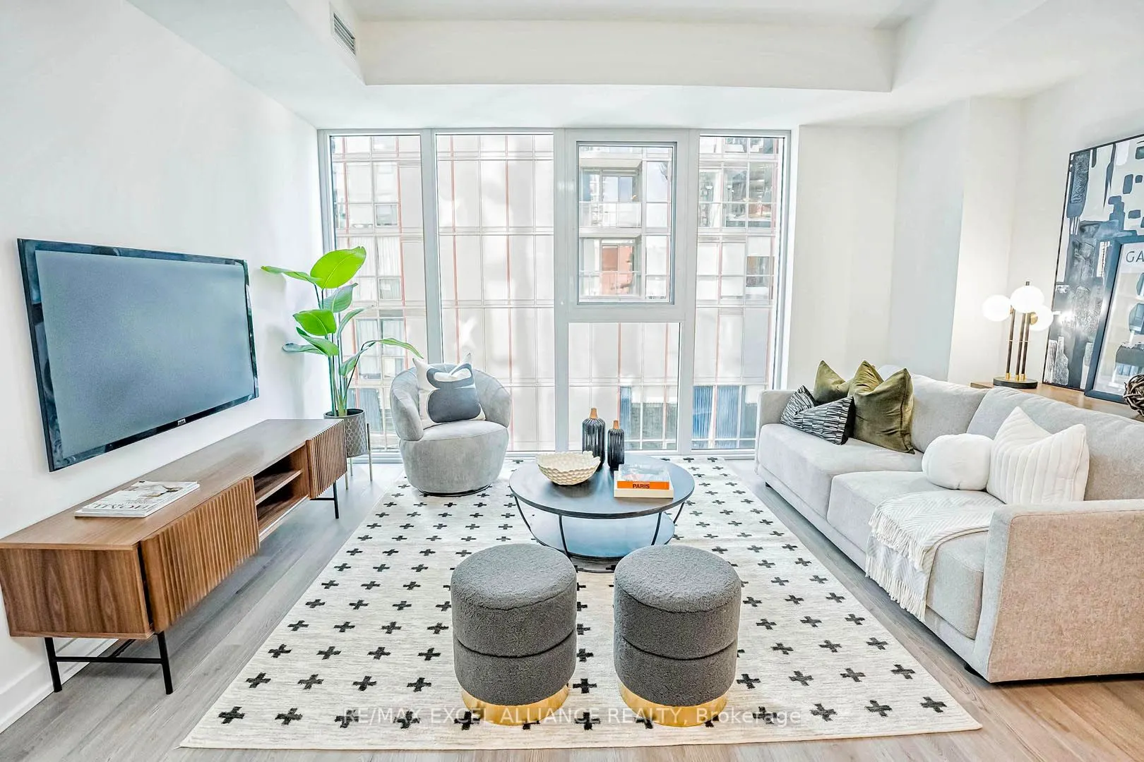 357 King Street W, #809