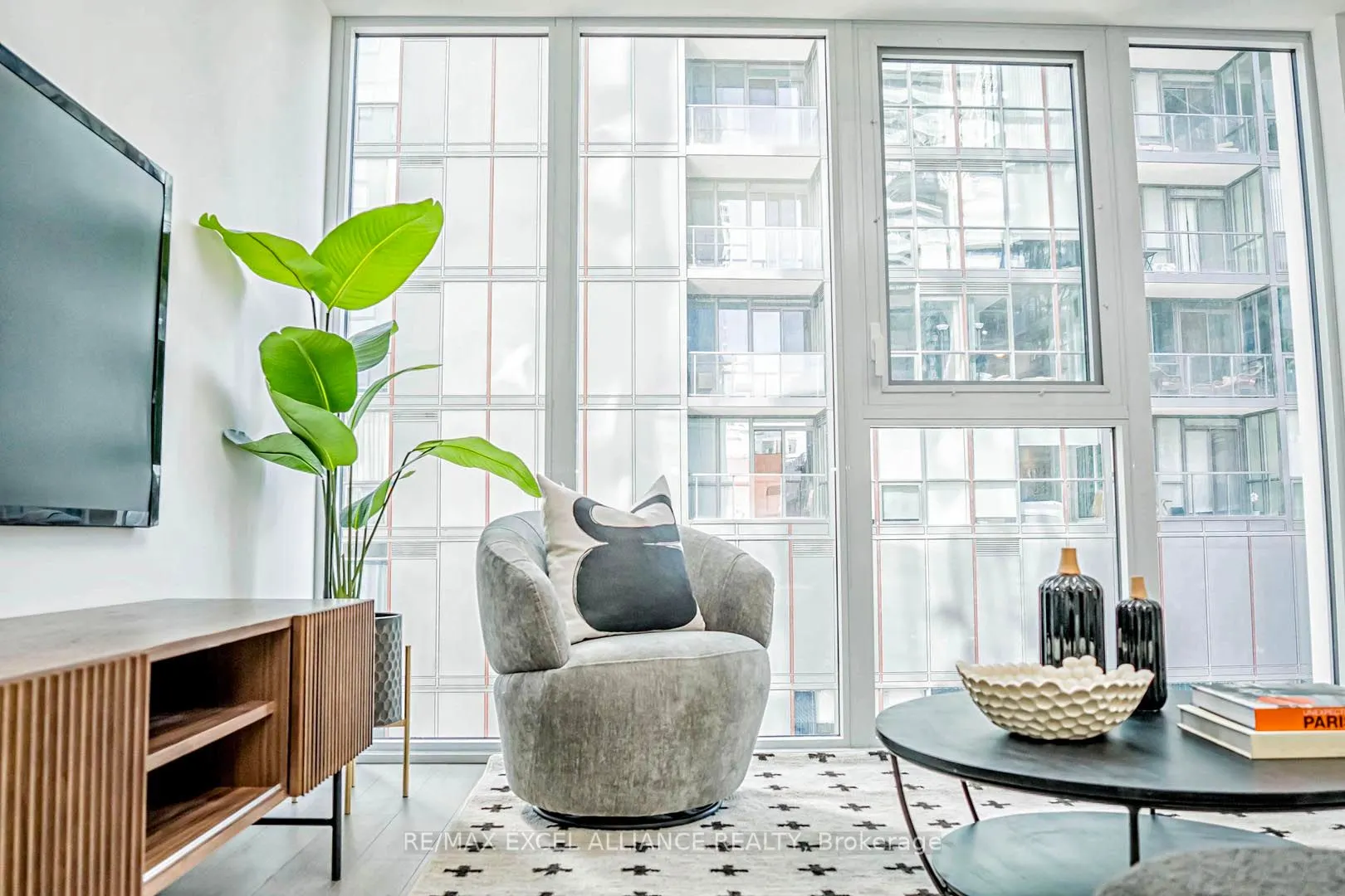 357 King Street W, #809