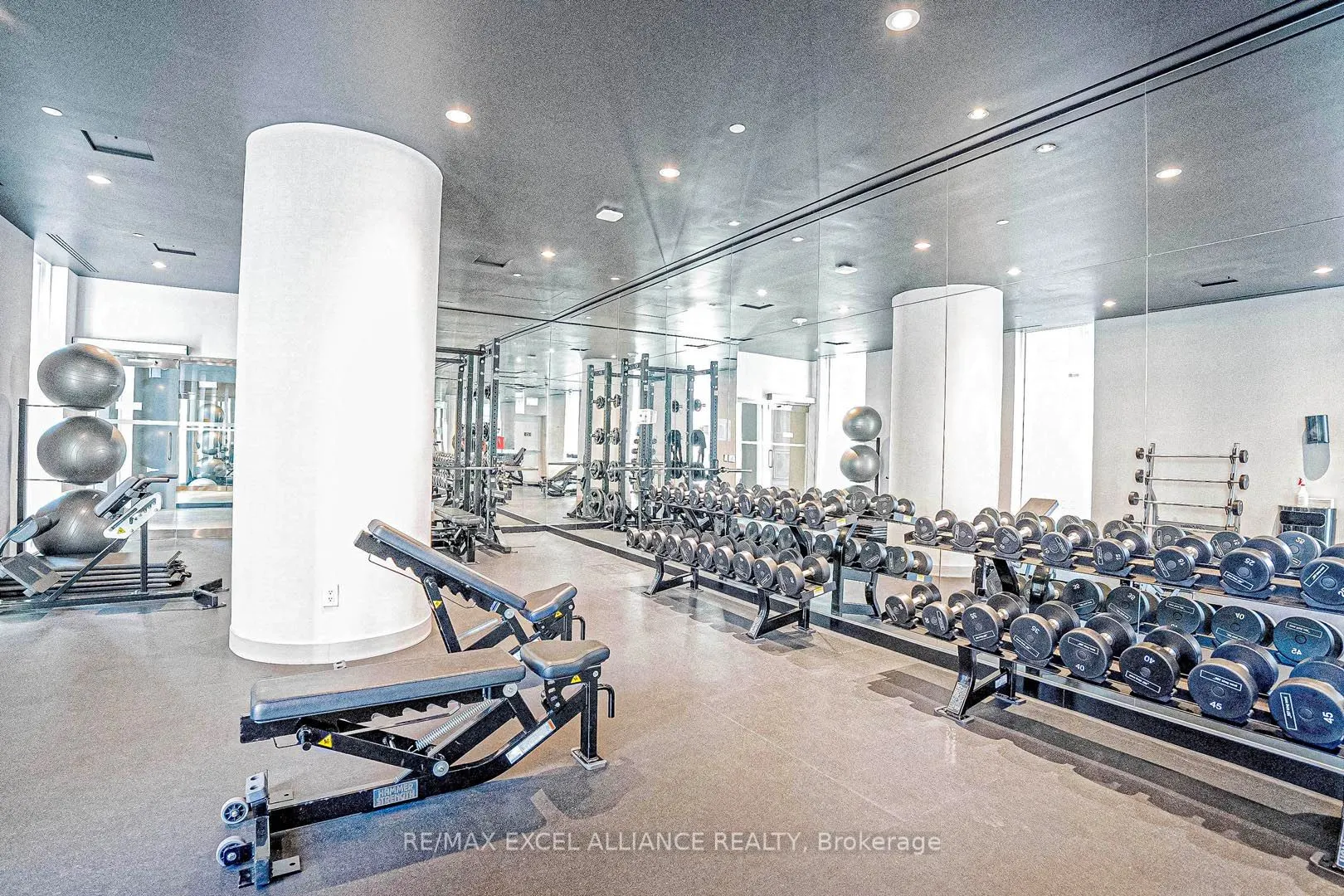 357 King Street W, #809