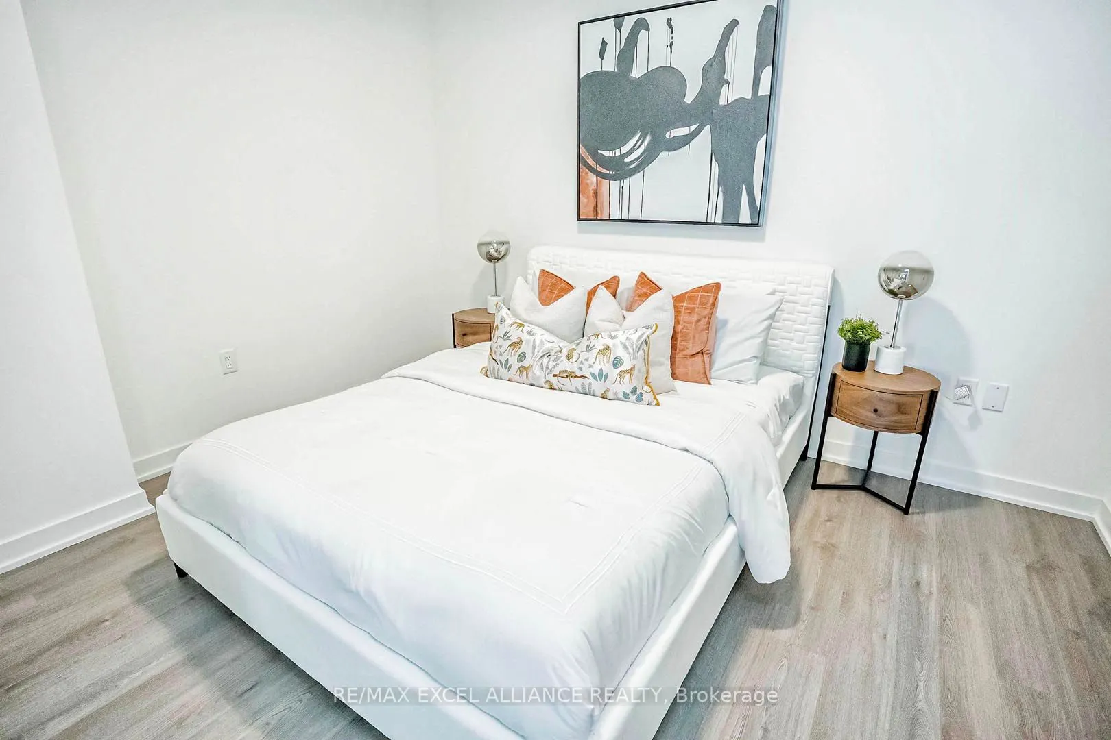 357 King Street W, #809