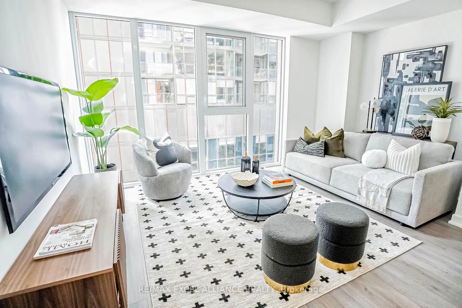 357 King Street W, #809