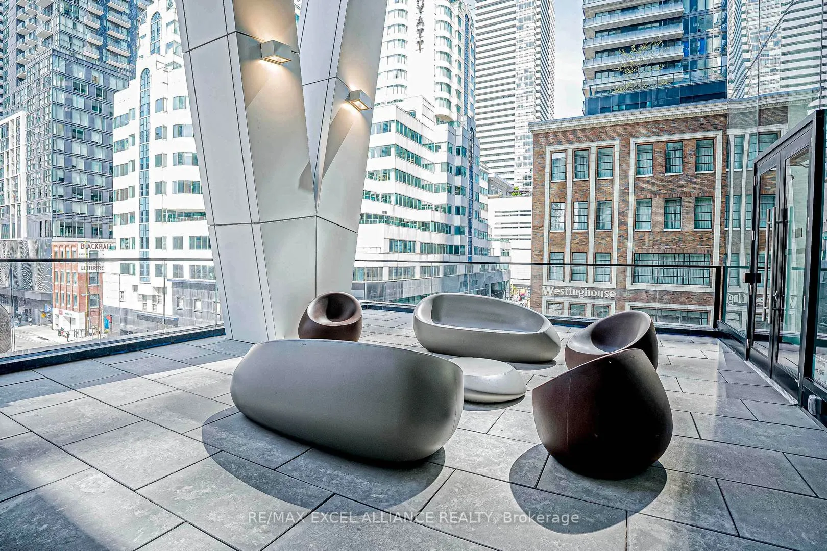 357 King Street W, #809