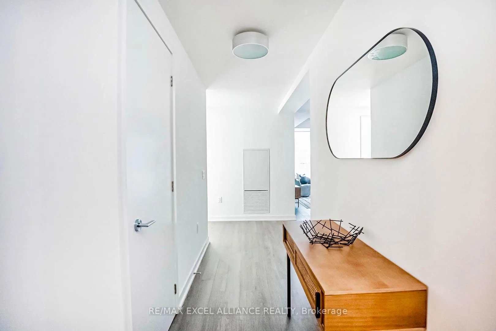 357 King Street W, #809