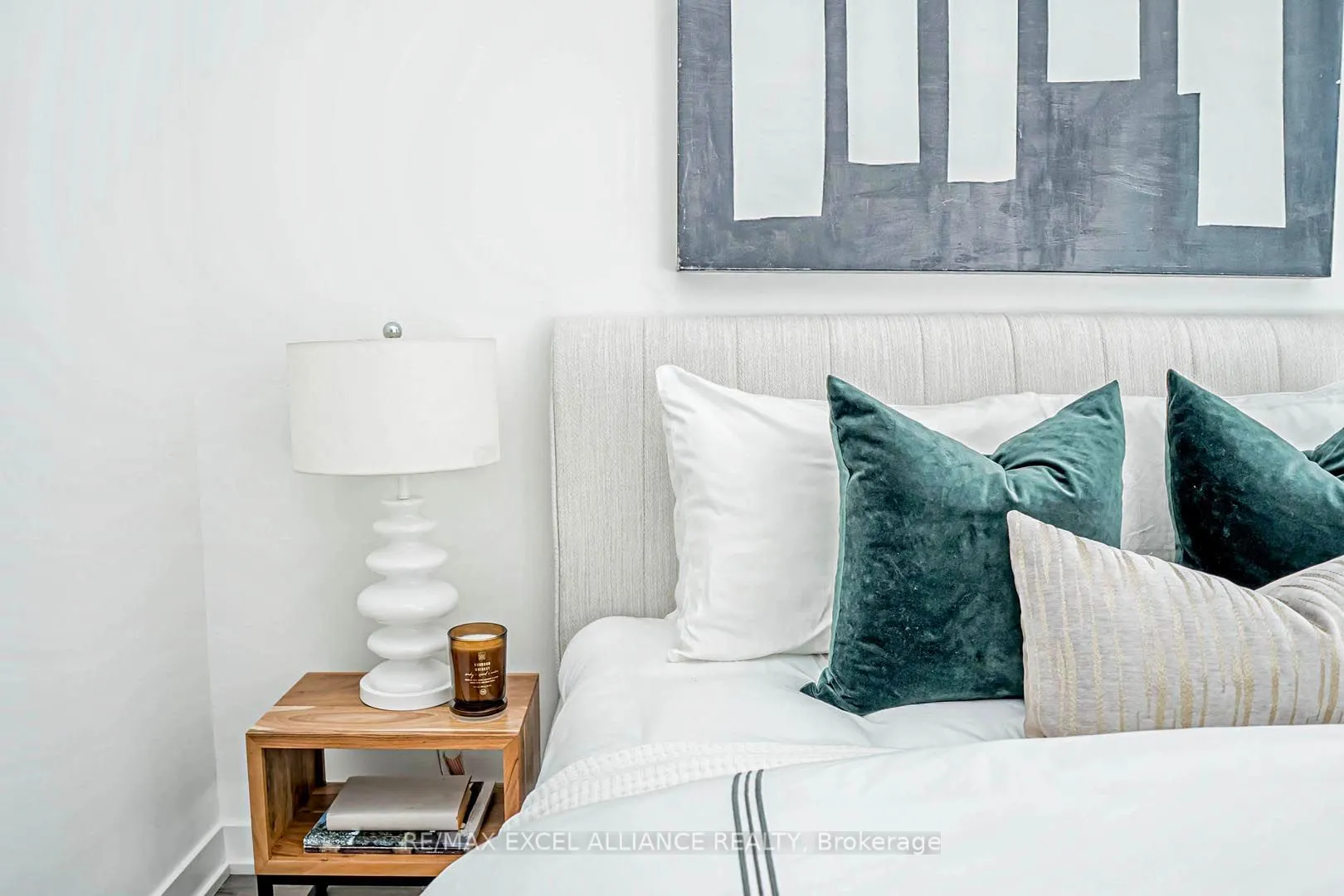 357 King Street W, #809