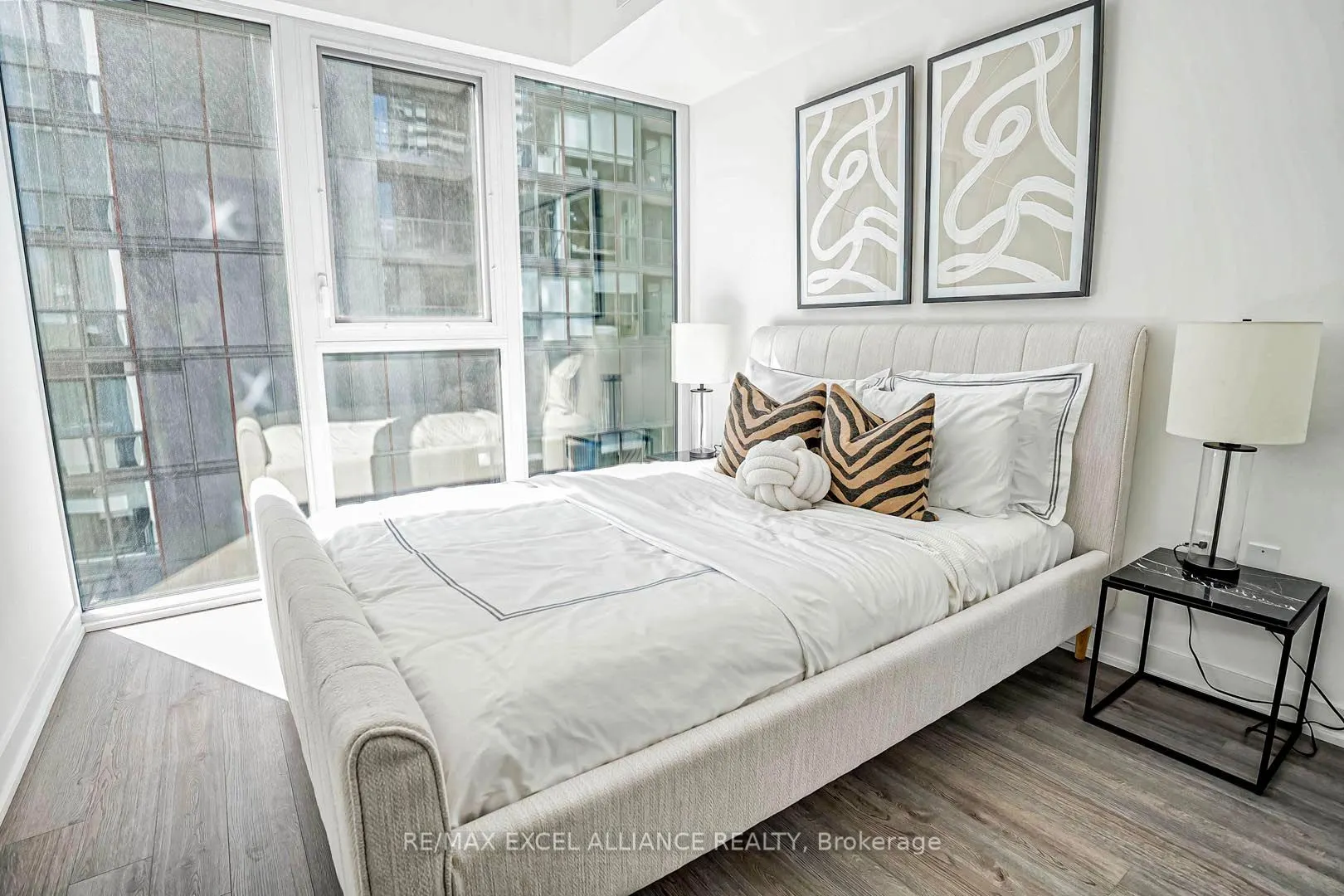 357 King Street W, #809