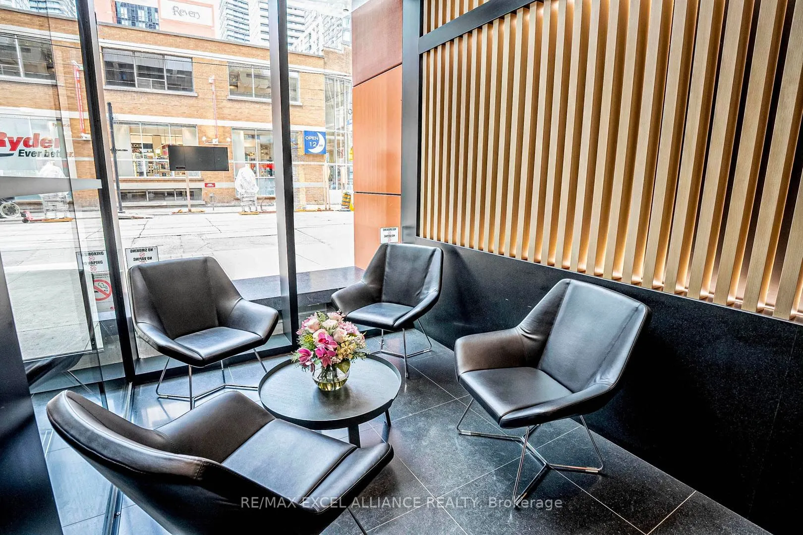 357 King Street W, #809