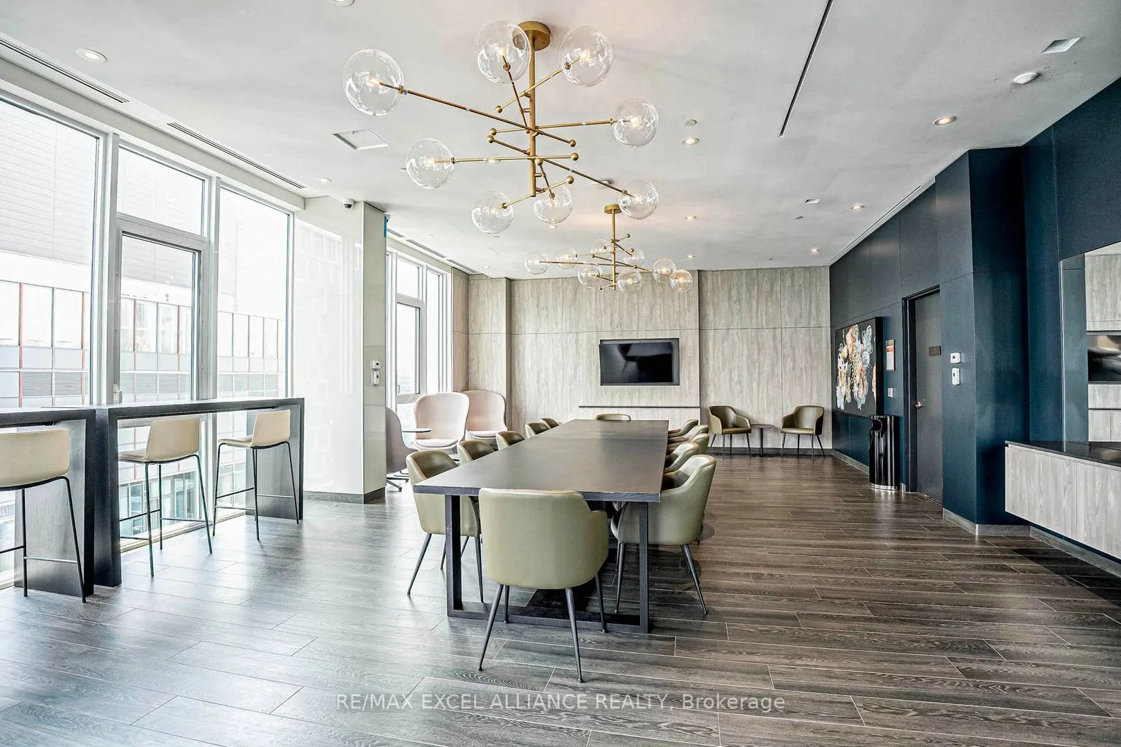 357 King Street W, #809