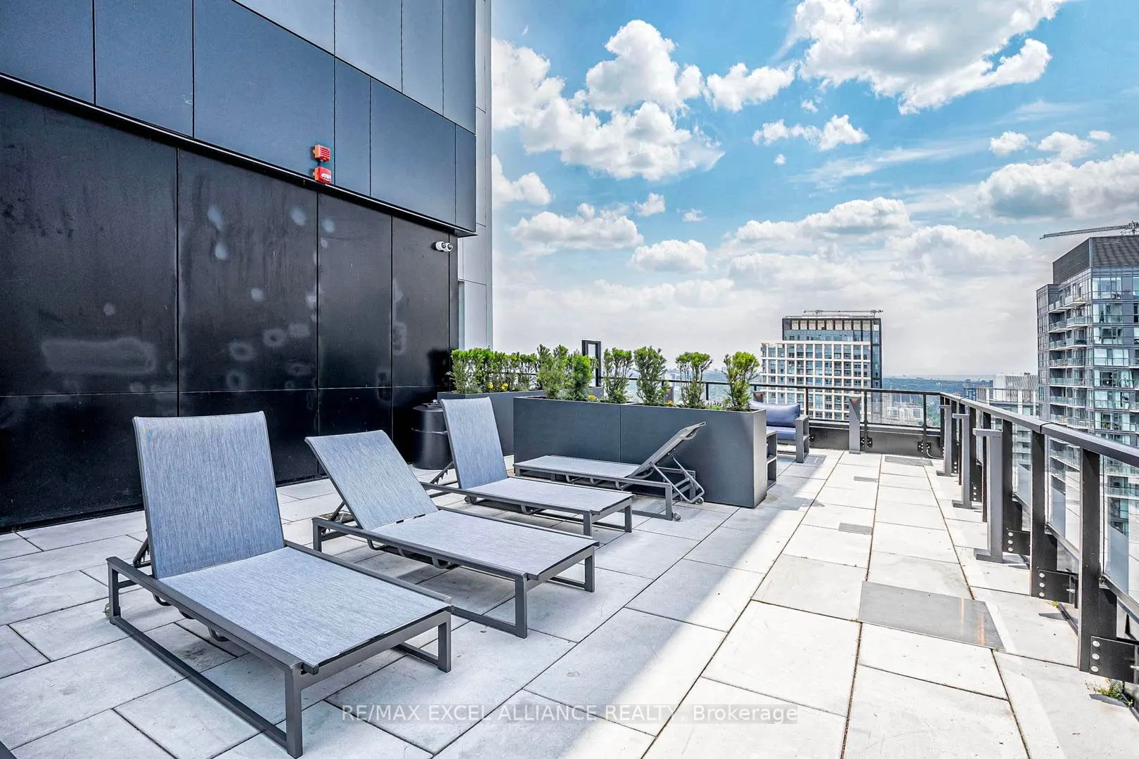 357 King Street W, #809