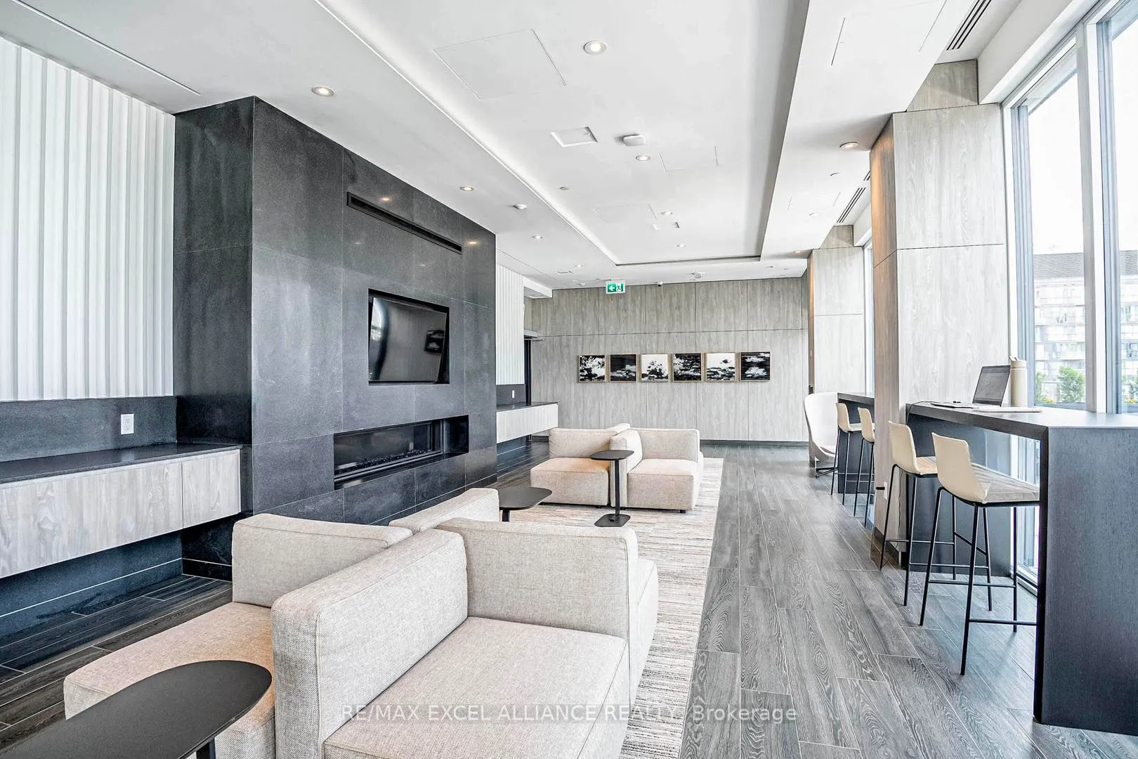 357 King Street W, #809