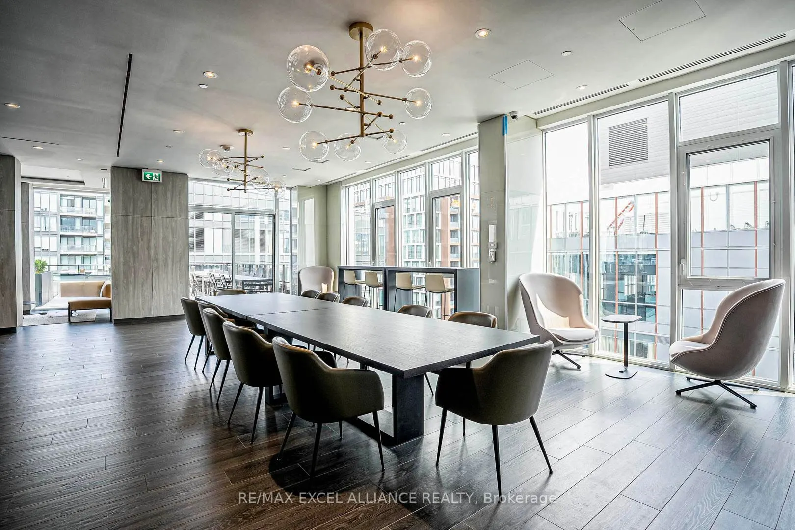 357 King Street W, #809