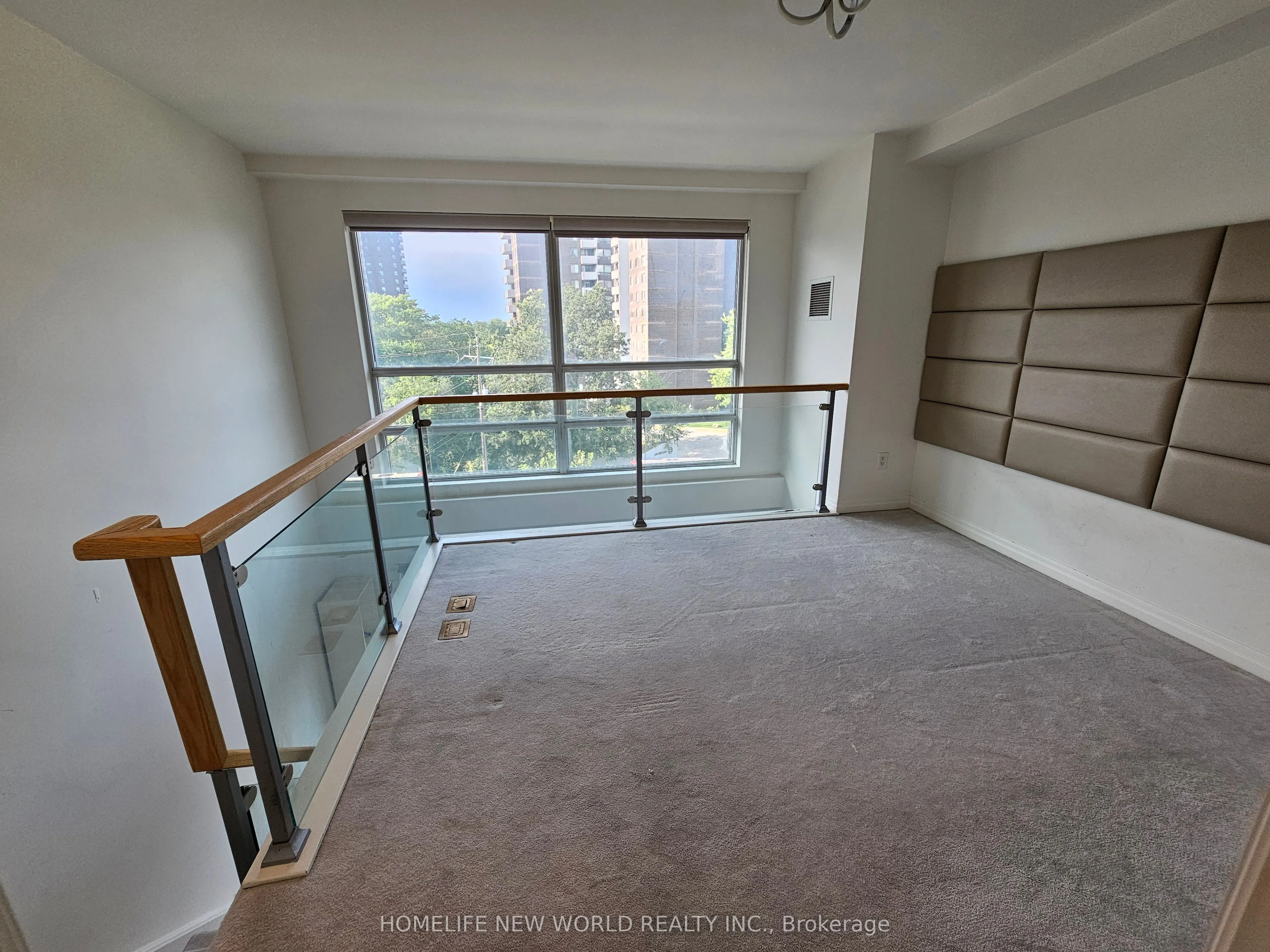 2035 Sheppard Avenue E, #329