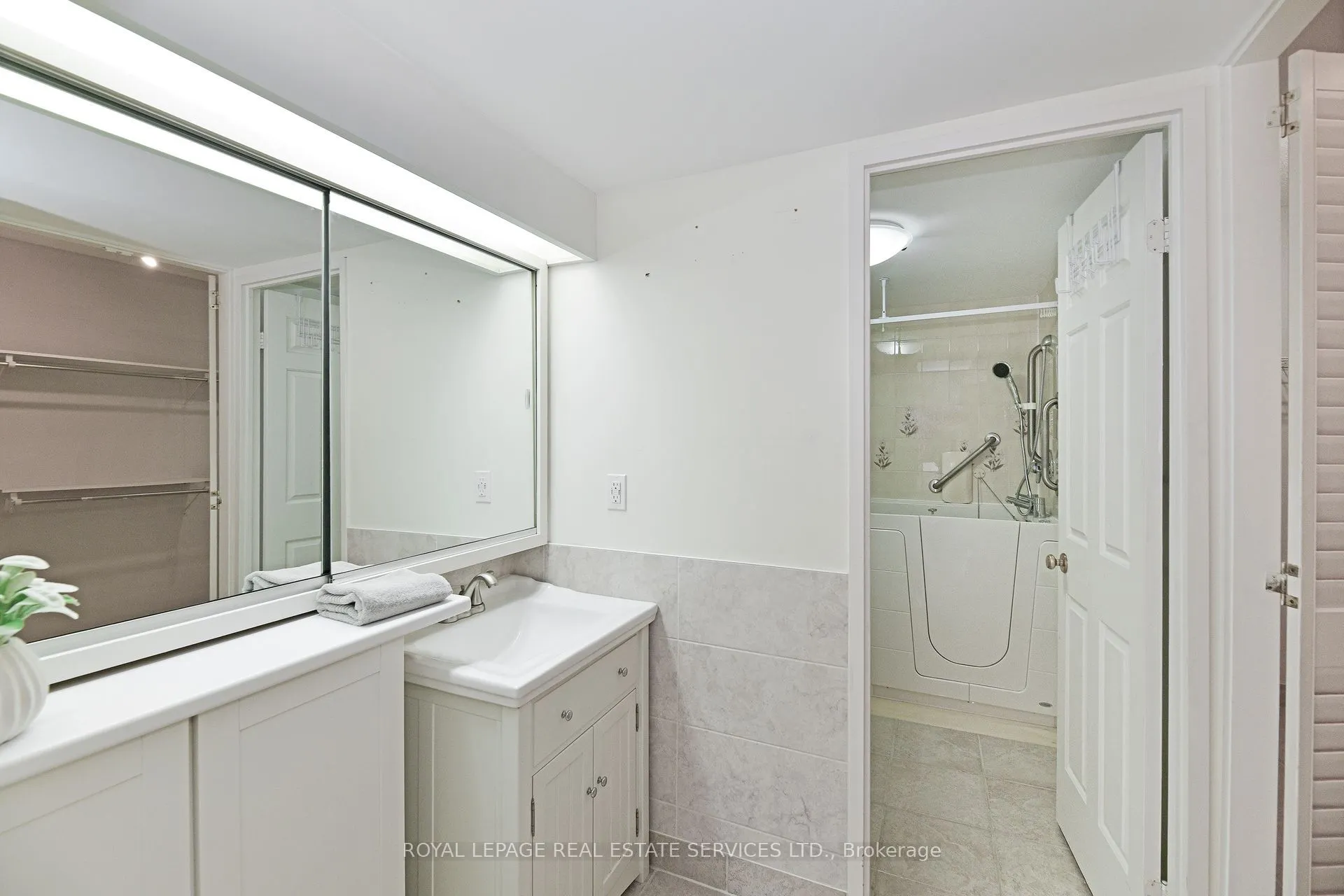 255 The Donway West, #320