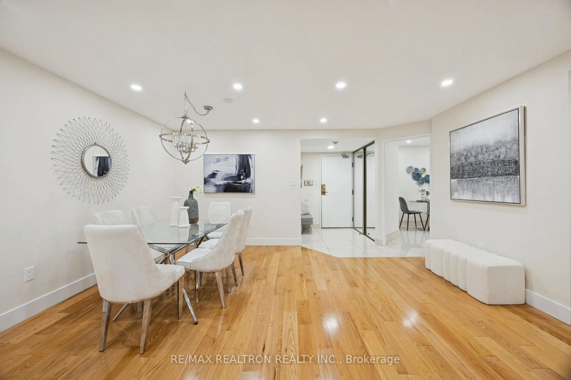 5444 Yonge Street, #201