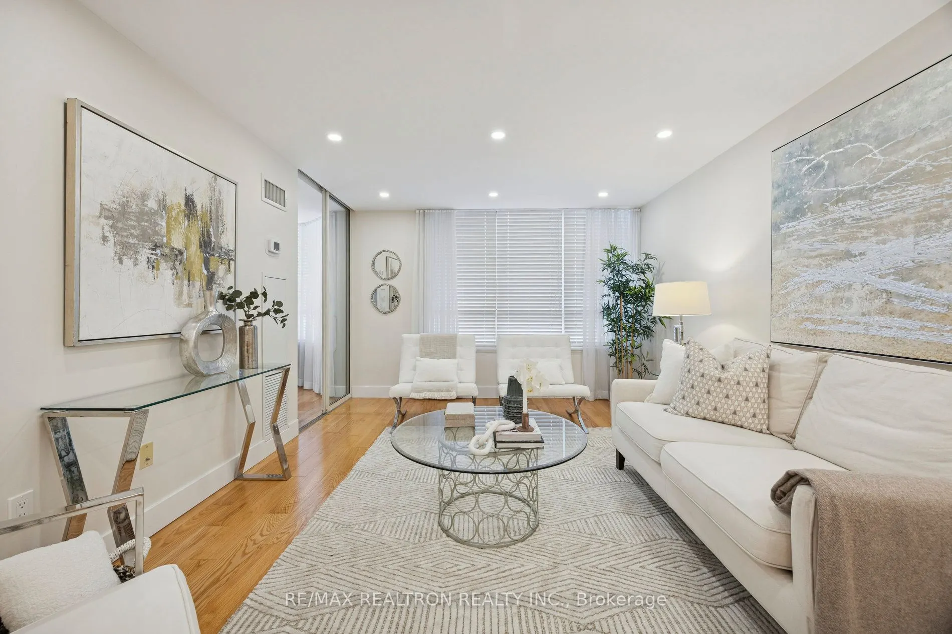 5444 Yonge Street, #201