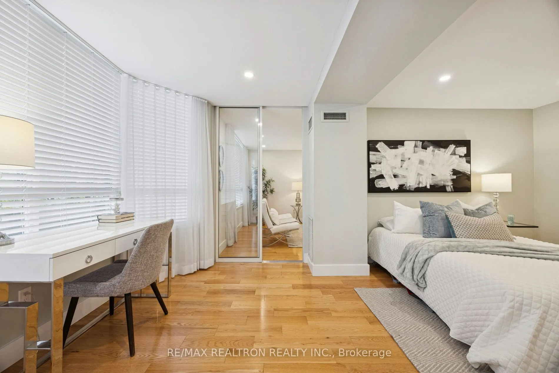 5444 Yonge Street, #201