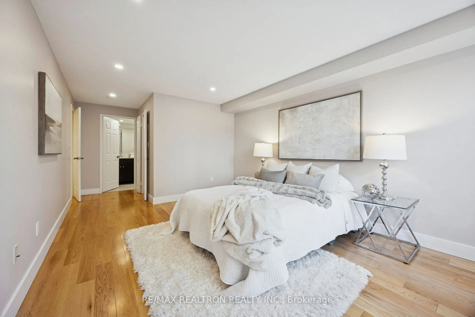 5444 Yonge Street, #201