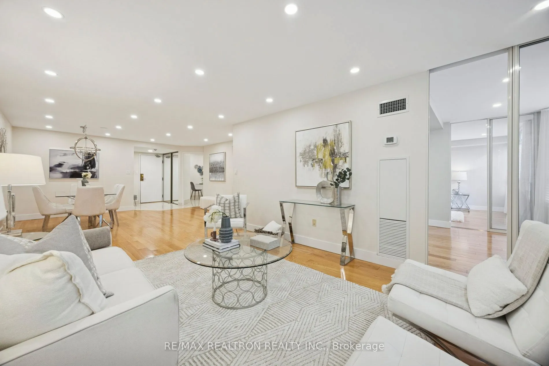 5444 Yonge Street, #201