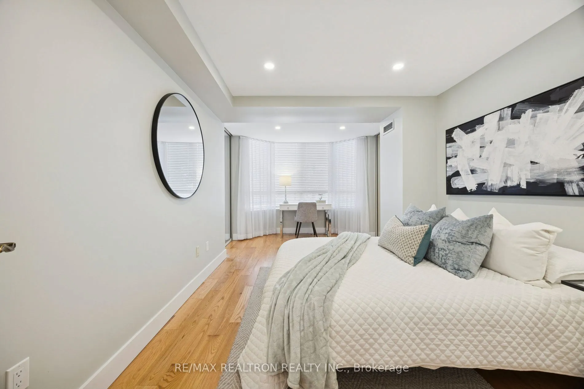 5444 Yonge Street, #201