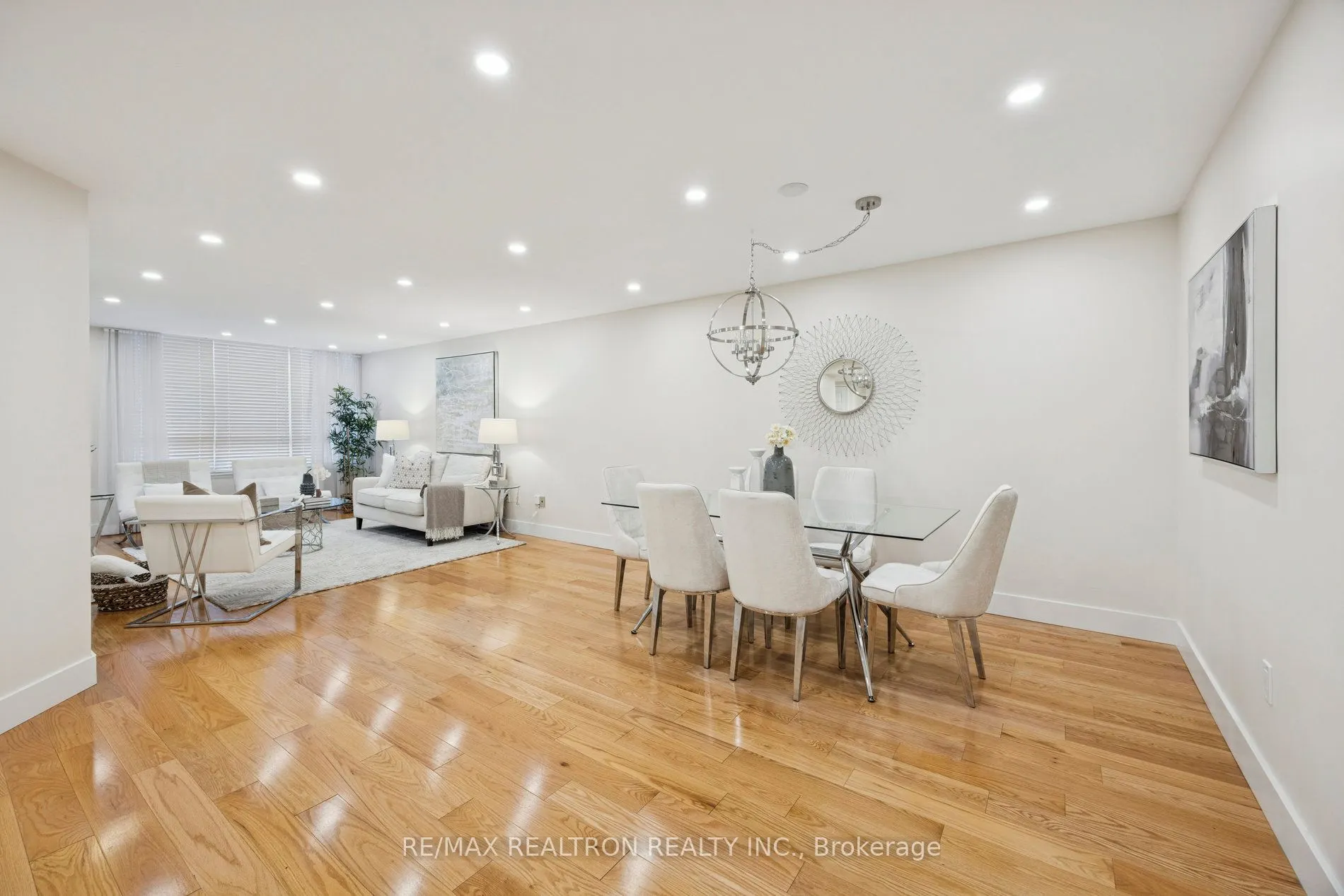 5444 Yonge Street, #201