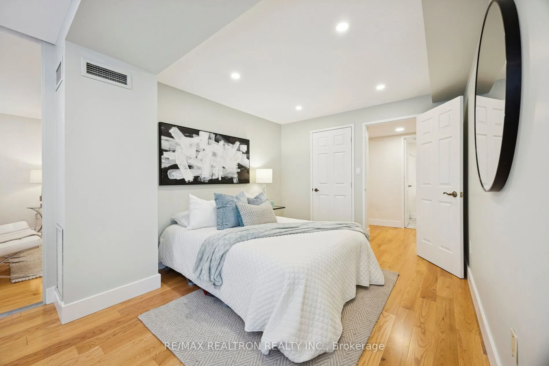 5444 Yonge Street, #201