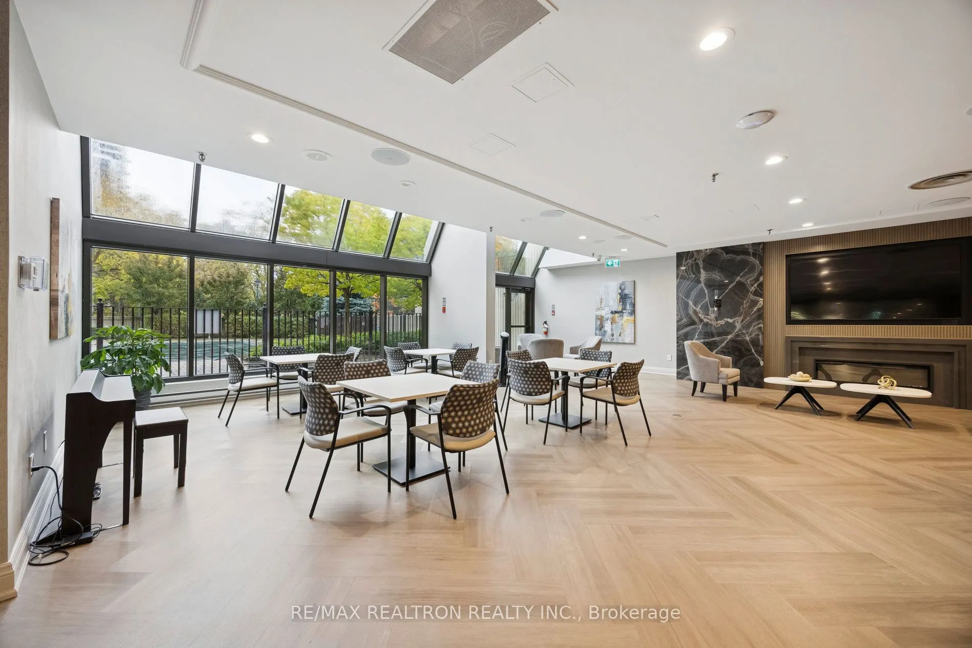 5444 Yonge Street, #201