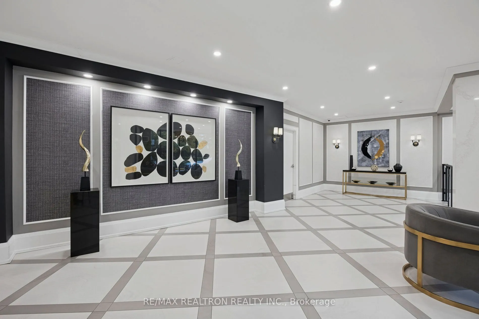 5444 Yonge Street, #201