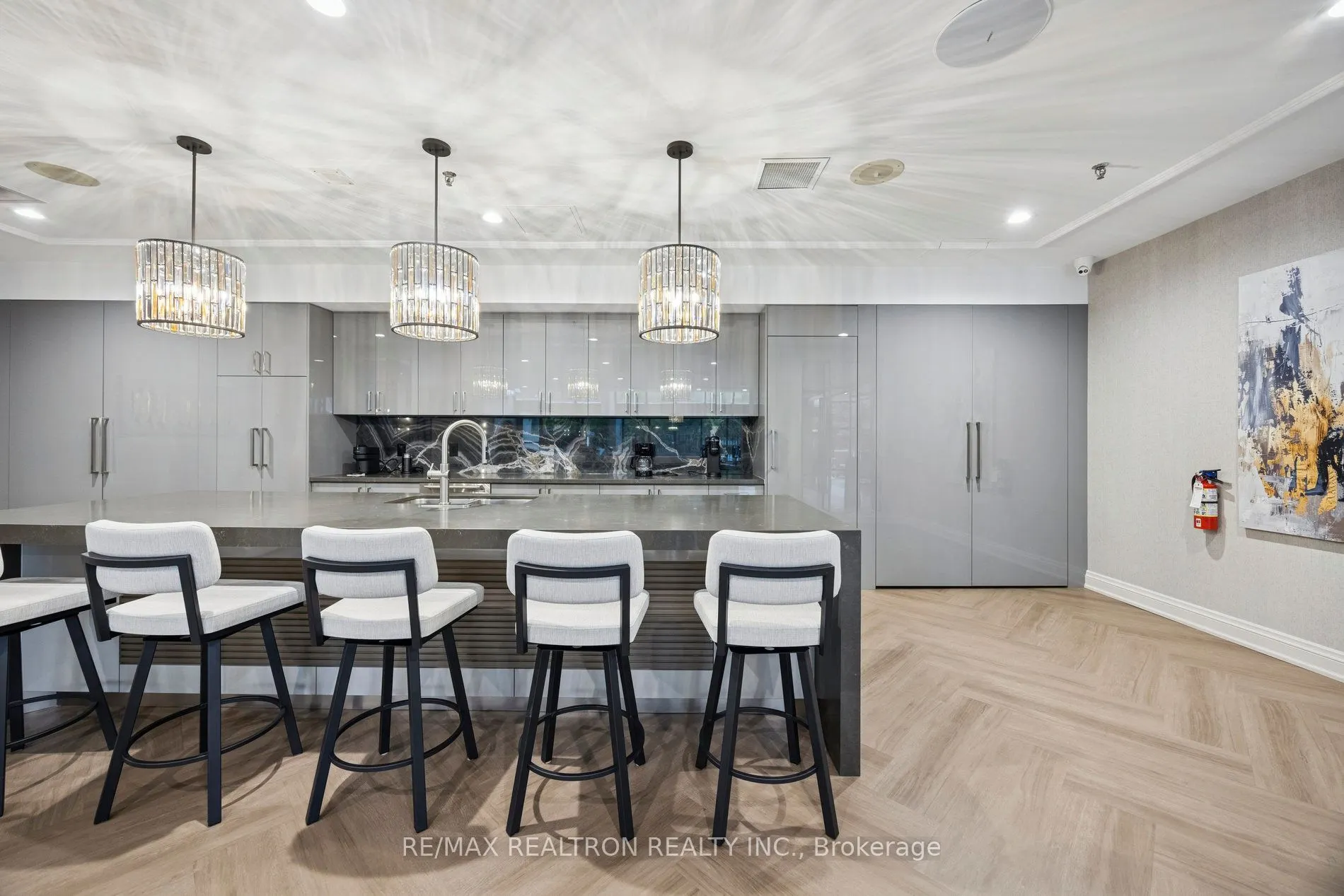 5444 Yonge Street, #201