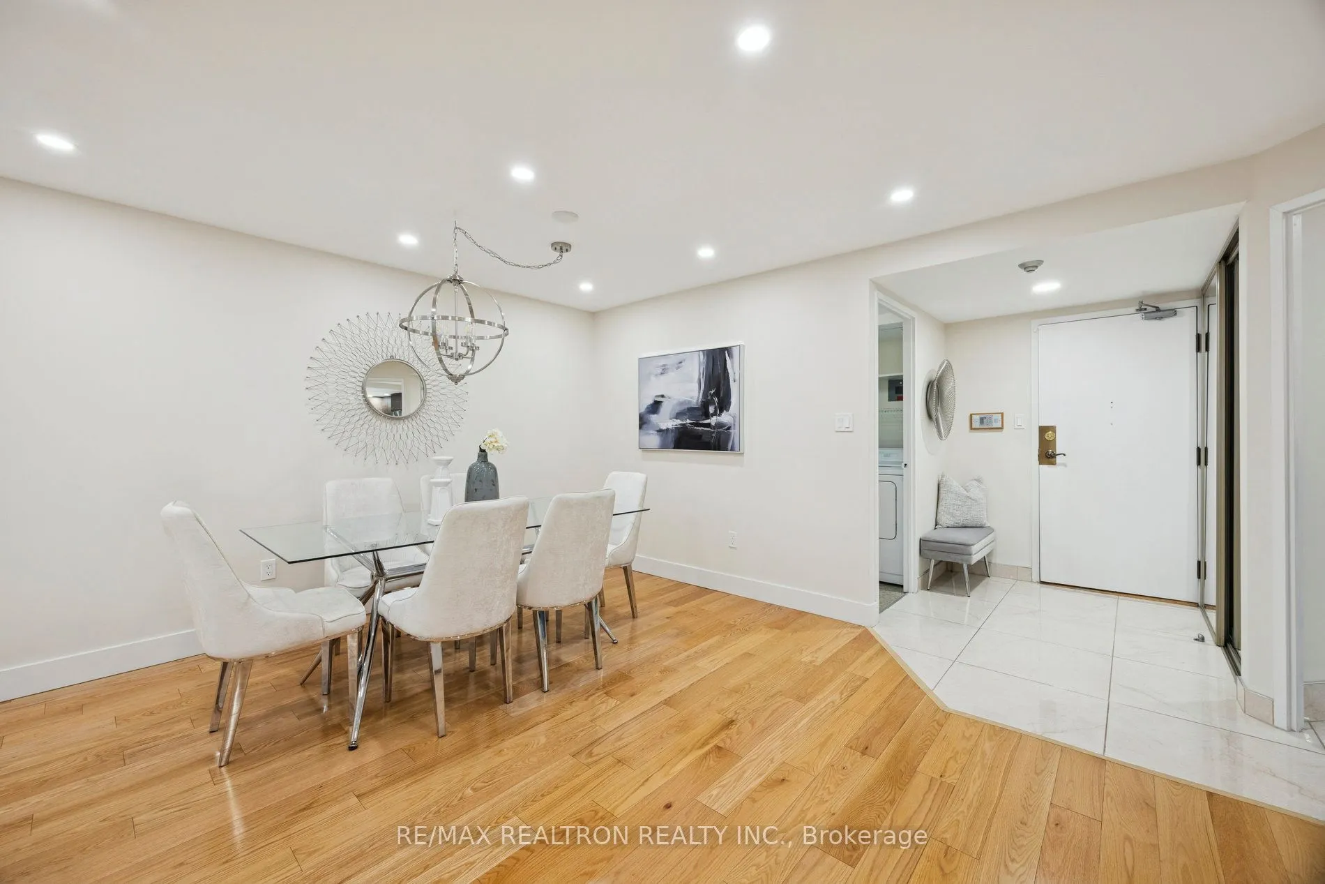 5444 Yonge Street, #201