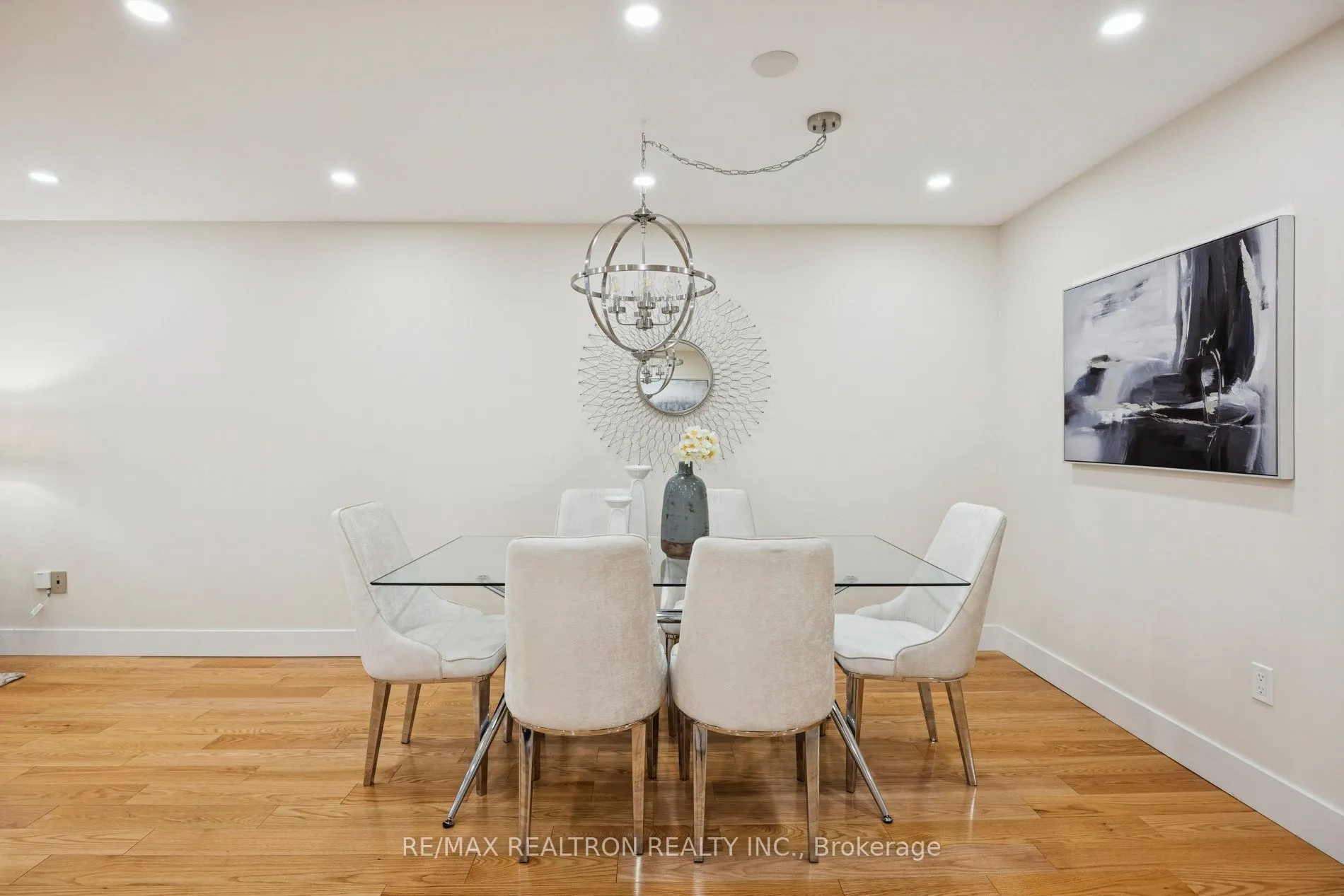 5444 Yonge Street, #201