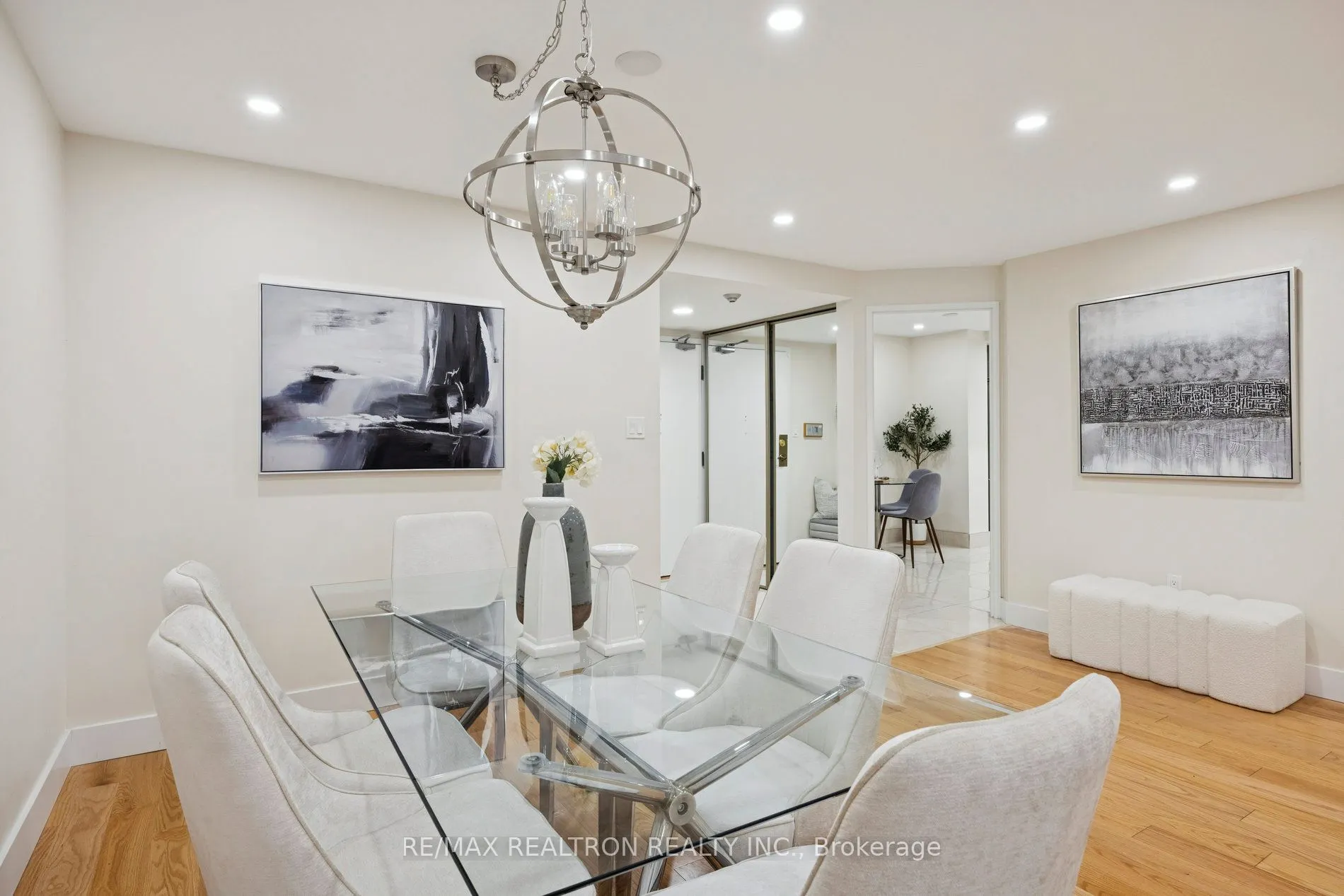 5444 Yonge Street, #201