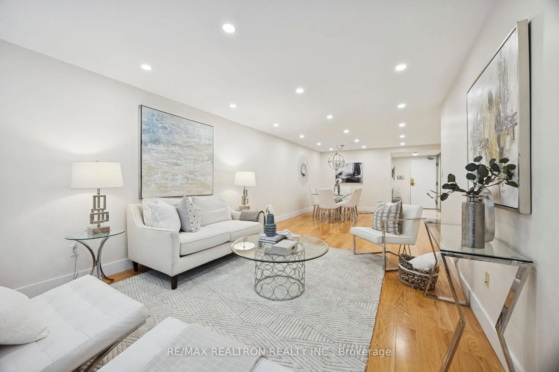 5444 Yonge Street, #201