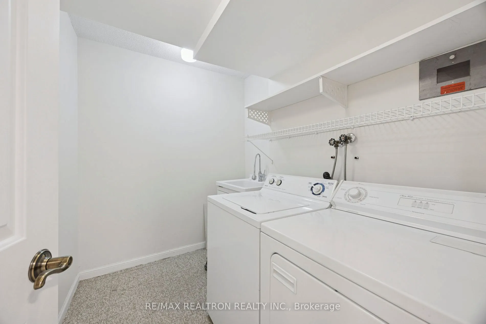 5444 Yonge Street, #201