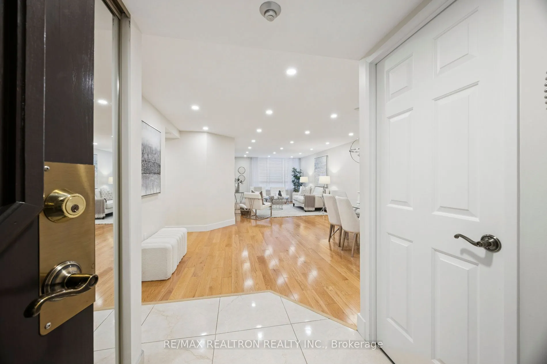 5444 Yonge Street, #201