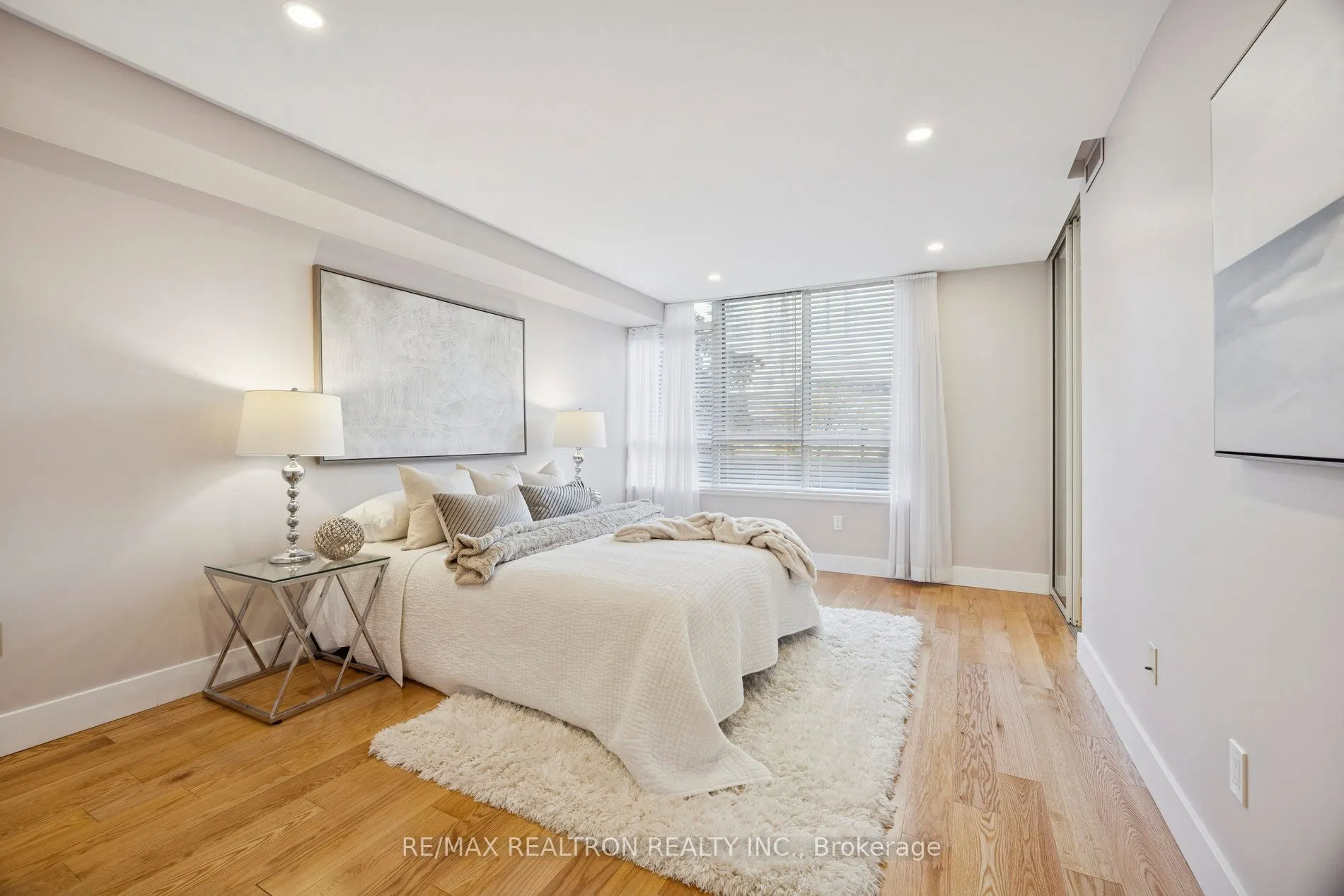5444 Yonge Street, #201