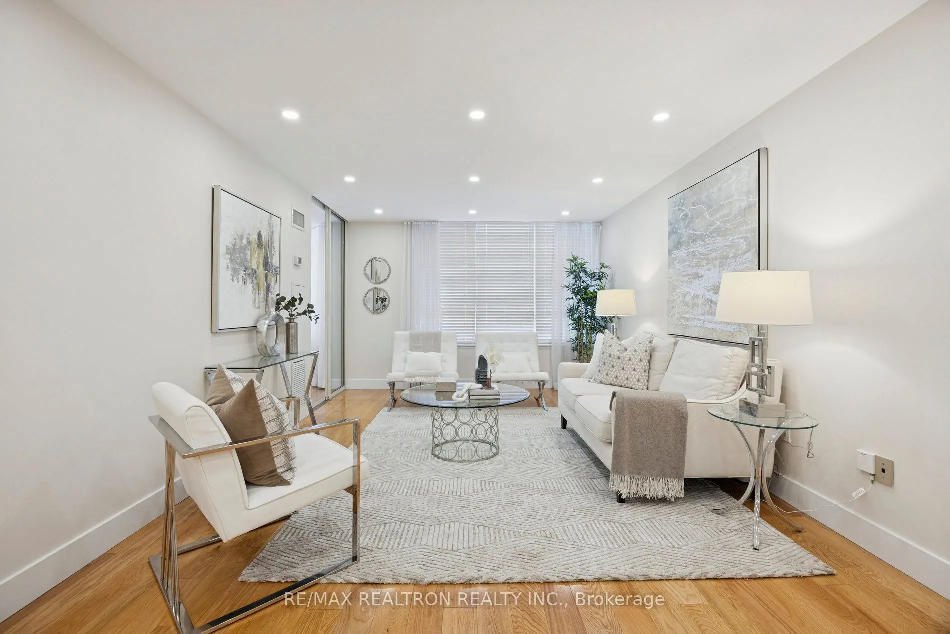 5444 Yonge Street, #201