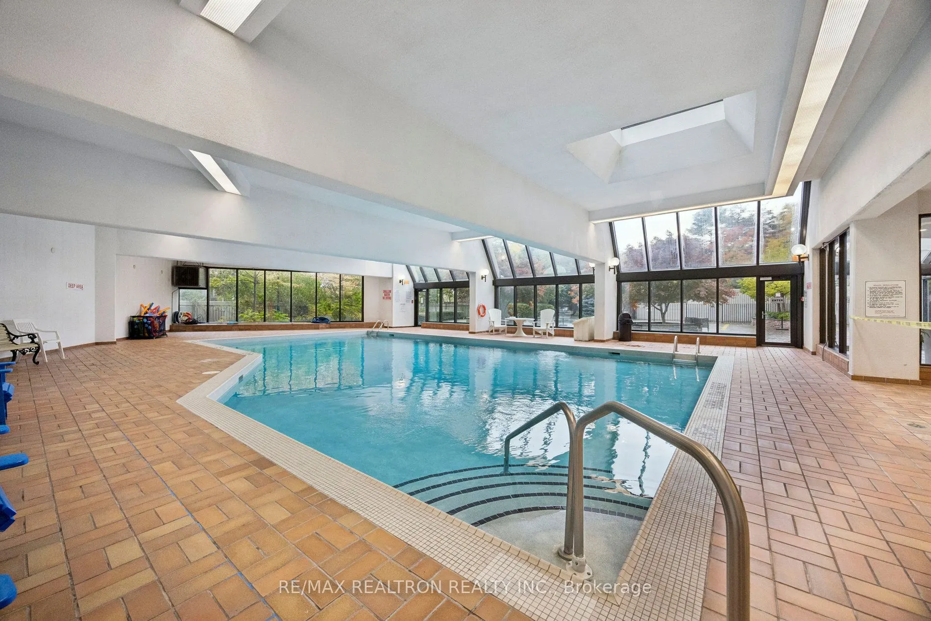 5444 Yonge Street, #201